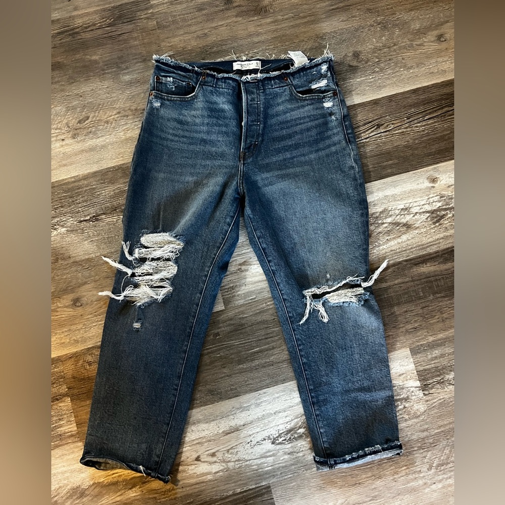 Abercrombie & Fitch Boyfriend Distressed Jeans Size 8 Short